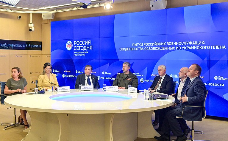 В пресс-центре МИА «Россия сегодня» прошла пресс-конференция по представленному докладу Международного общественного трибунала по преступлениям украинских неонацистов «Пытки российских военнослужащих: свидетельства освобожденных из украинского плена»