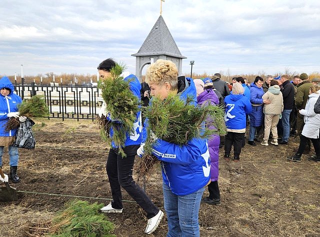 Ольга Бас в ходе поездки в регион, приняла участие в акции «Сад памяти»