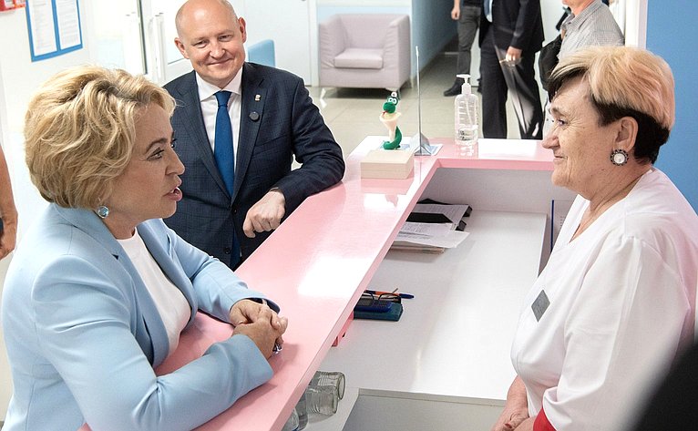 Председатель Совета Федерации Валентина Матвиенко в ходе рабочей поездки в Севастополь посетила городской родильный дом