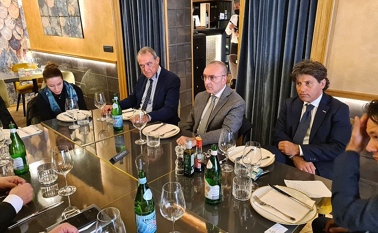 Встреча заместителя Председателя СФ Константина Косачева и председателя Комитета Сената Италии по международным делам и вопросам миграции Вито Петрочелли