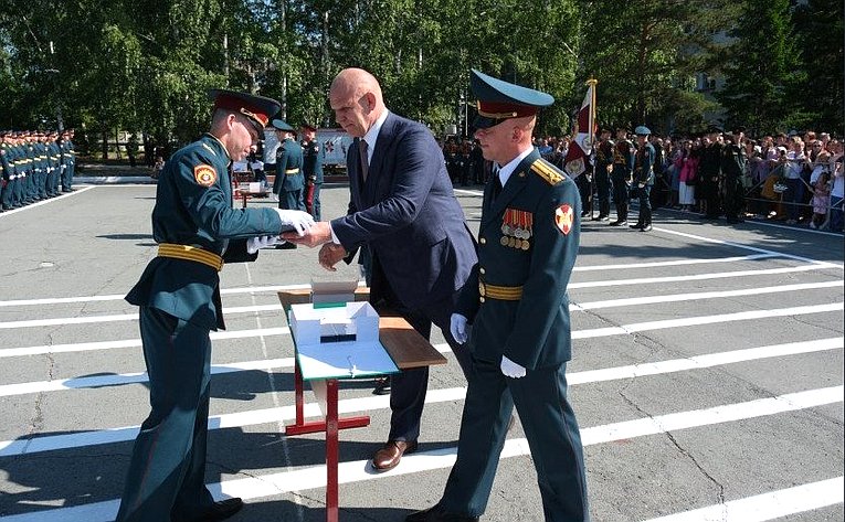 Александр Карелин принял участие в мероприятиях, посвящённых Дню молодёжи и Дню города Новосибирска