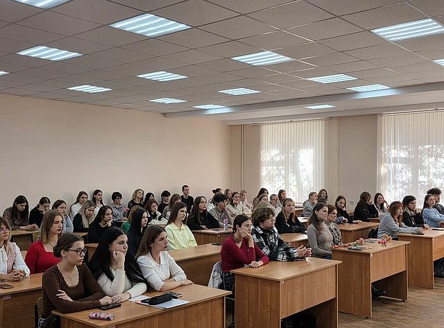 Ольга Бас провела лекцию с будущими филологами и журналистами Луганского педагогического университета