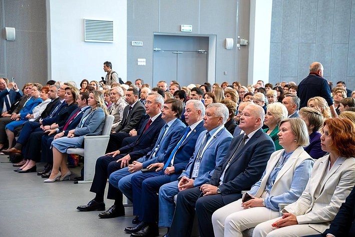 Анатолий Артамонов принял участие в деловой программе финала чемпионата «Профессионалы», проходящего в Калуге