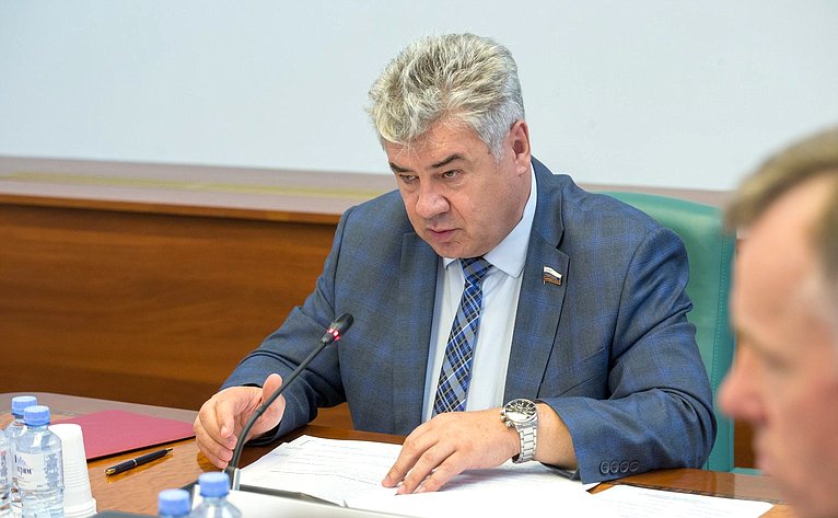 В. Бондарев