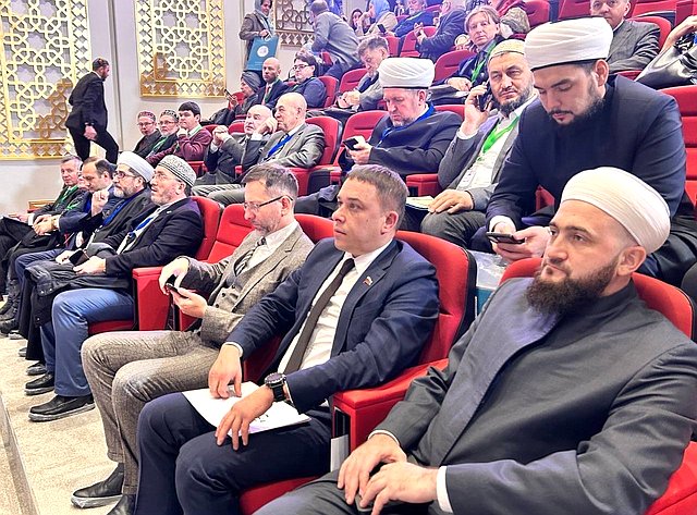 Айрат Гибатдинов принял участие в XIX Международном мусульманском форуме в Московской Соборной мечети