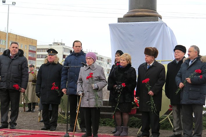 Л. Антонова приняла участие в открытии стелы