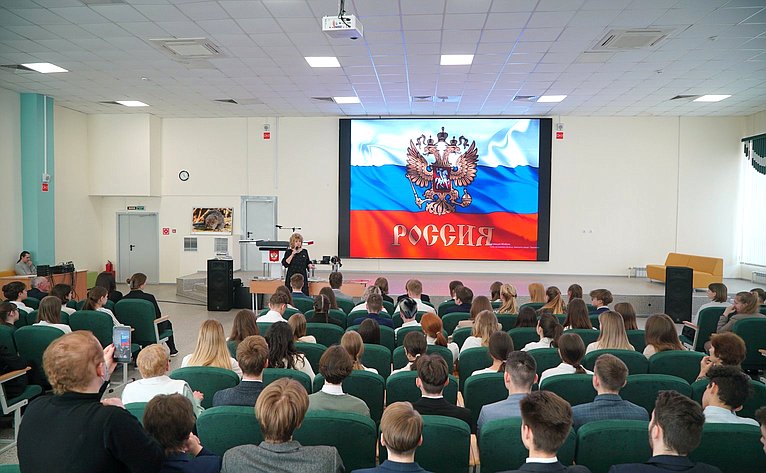 Нина Куликовских рассказала смоленским школьникам о фестивале природы «Первозданная Россия»