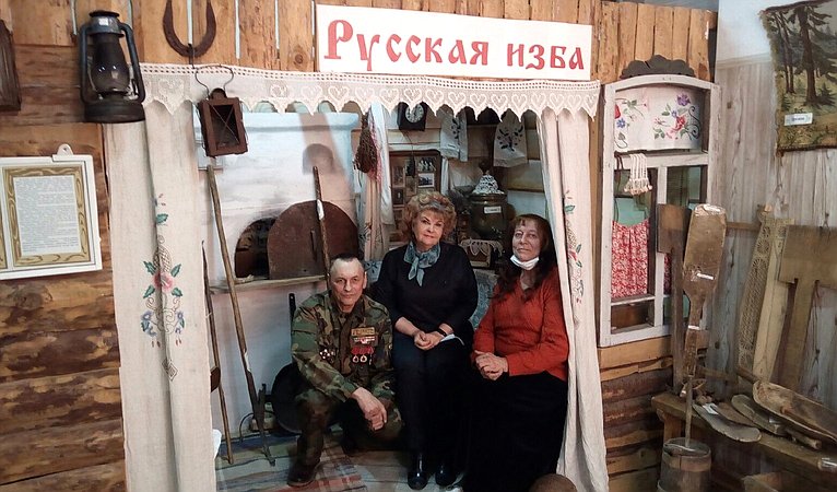 Нина Куликовских посетила Музей смоленской старины в средней школе № 3 поселка Верхнеднепровский Дорогобужского района