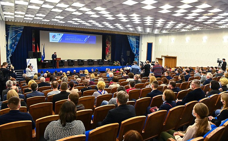 Анатолий Артамонов принял участие в торжественном собрании ученых региона, посвященном празднованию Дня российской науки