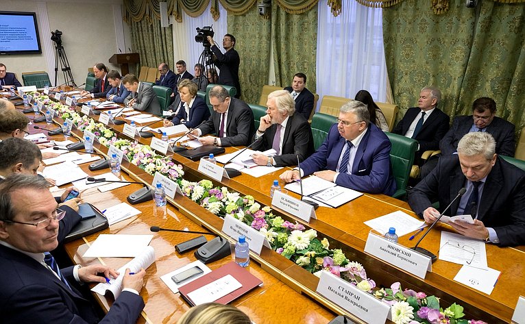 «Круглый стол» на тему «Возможности сопряжения Евразийского экономического союза и Экономического пояса Шёлкового пути и формирование Большого Евразийского партнёрства»
