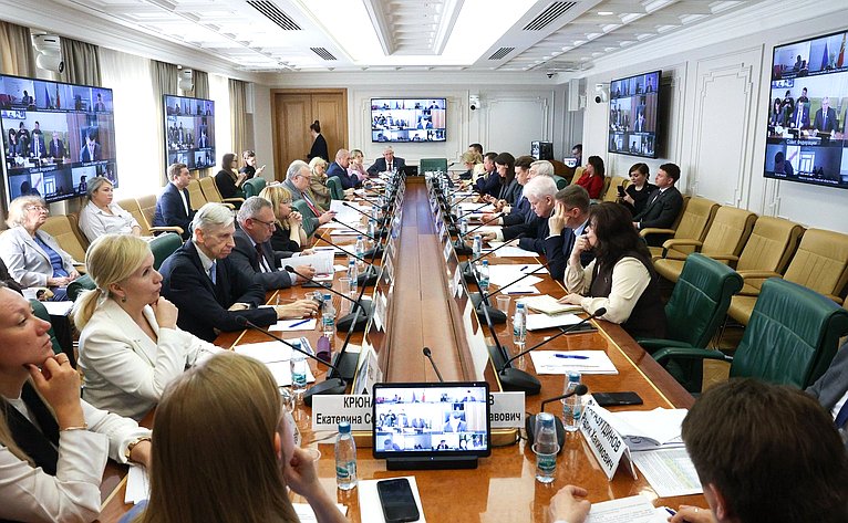 Круглый стол Комитета СФ по федеративному устройству, региональной политике, местному самоуправлению и делам Севера «Туристский и инвестиционный потенциал малых городов и исторических поселений»