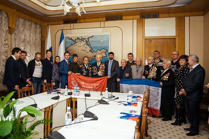 Члены Палаты молодых законодателей при Совете Федерации встретились в Крыму с участниками медиаэкспедиции «Победа – одна на всех»