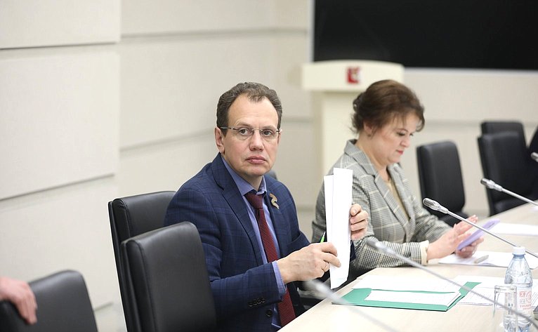 Юрий Воробьев принял участие в заседании оперативного штаба, прошедшего под руководством губернатора региона Олега Кувшинникова