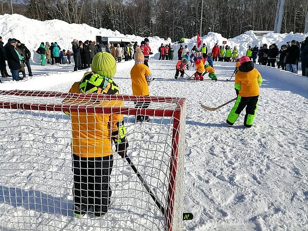 В Сахалинской области стартовал традиционный турнир «Хоккей в валенках»