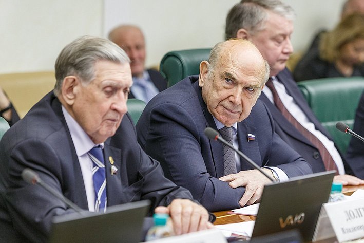 В. Долгих и В. Рогоцкий Заседание Комитета Совета Федерации по экономической политике
