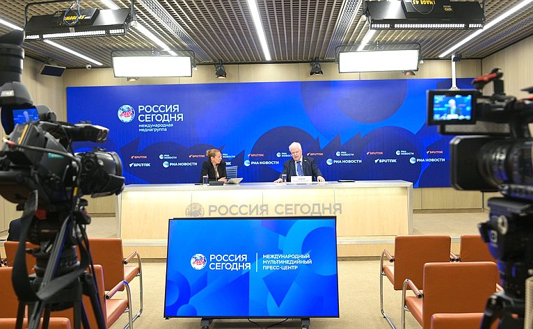 Пресс-конференция первого заместителя председателя Комитета Совета Федерации по обороне и безопасности Владимира Чижова об итогах саммита Европейского Союза и актуальной ситуации в странах Евросоюза и НАТО на фоне происходящих в мире событий