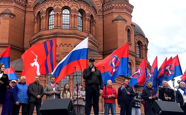 Сергей Горняков принял участие в масштабной традиционной демонстрации по случаю Праздника Весны и Труда
