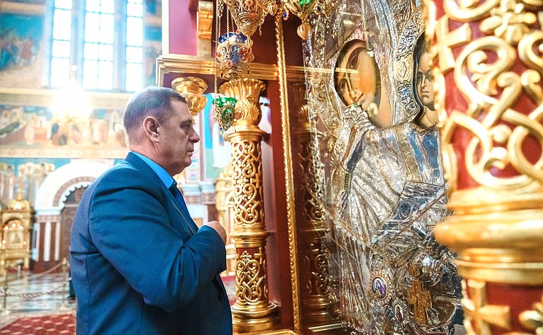 В рамках выездного заседания Комиссии СФ по развитию креативных (творческих) индустрий и народных художественных промыслов в России сенаторы посетили культурно-просветительные и социальные объекты