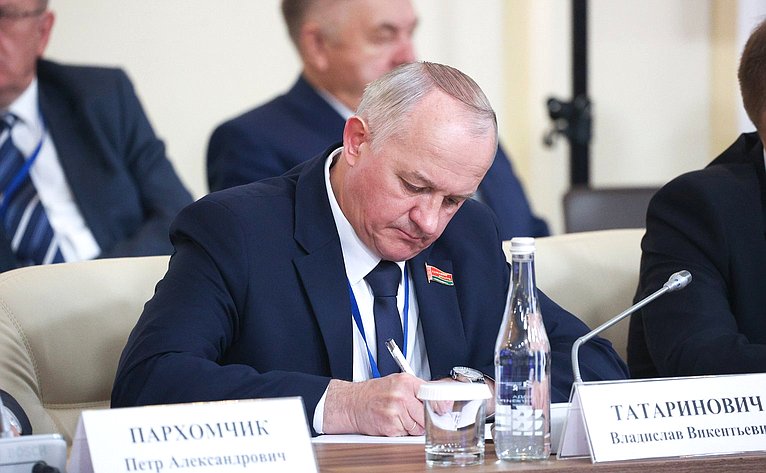 Встреча Председателя СФ Валентины Матвиенко и Председателя Совета Республики Национального собрания Республики Беларусь Натальи Кочановой с руководителями органов государственной власти субъектов Российской Федерации и регионов Республики Беларусь