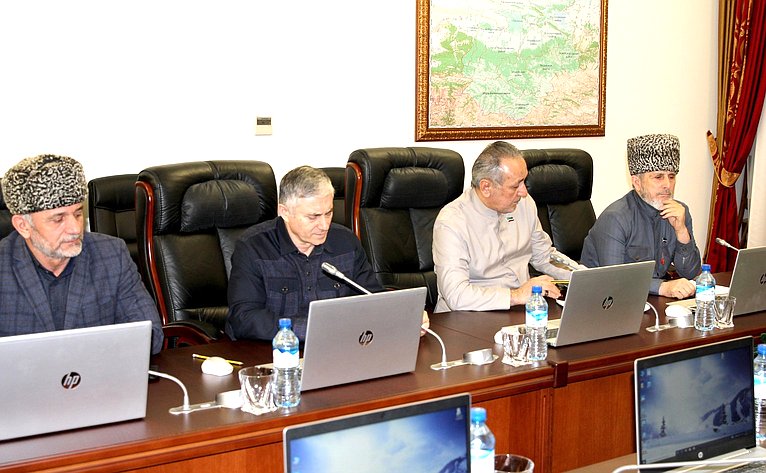 Мохмад Ахмадов принял участие в расширенном заседании Комитета по вопросам законодательства, государственного строительства и местного самоуправления республиканского парламента