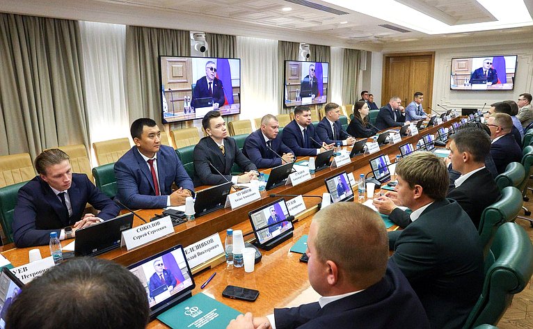 Заседание Палаты молодых законодателей при Совете Федерации