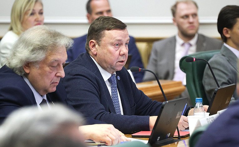 Парламентские слушания на тему «Вопросы управления комплексами индивидуальных жилых домов»