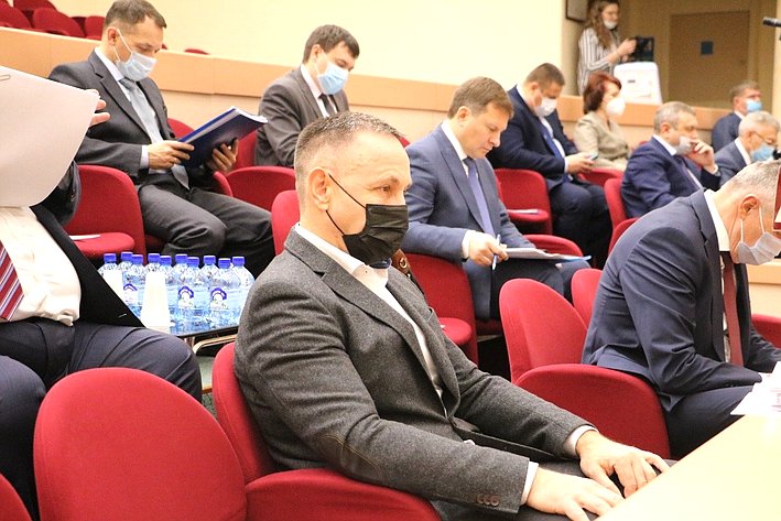 Олег Алексеев участвовал в заседании регионального парламента