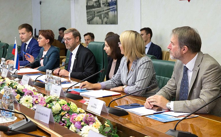 Встреча членов Совета Федерации с делегацией Общества дружбы между Японией и Россией и членами Молодежной палаты Японии