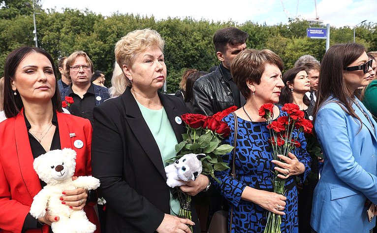 Сенаторы РФ приняли участие в Акции памяти детей Донбасса