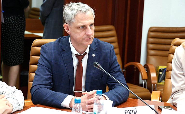 Совещание Комитета Совета Федерации по федеративному устройству, региональной политике, МСУ и делам Севера на тему «Совершенствование преференциальных режимов ДФО и Арктики для развития транспортно-логистической отрасли»