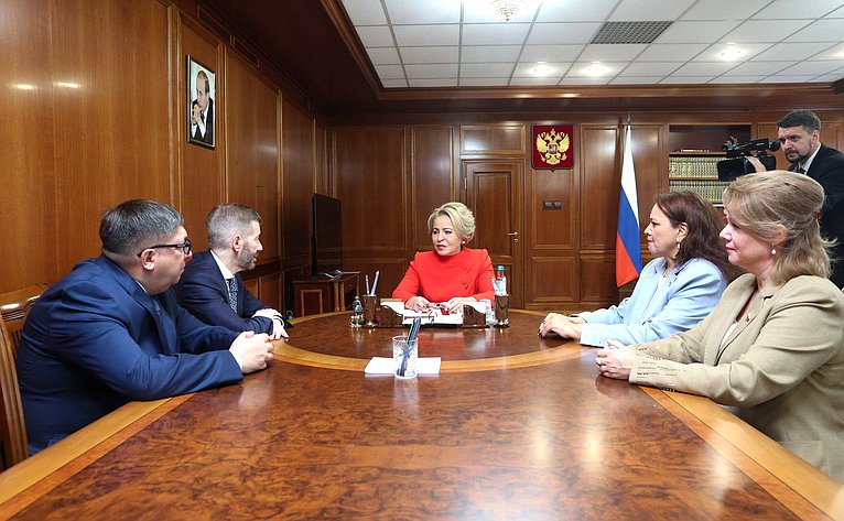 Валентина Матвиенко провела встречу с губернатором Чукотского автономного округа Владиславом Кузнецовым