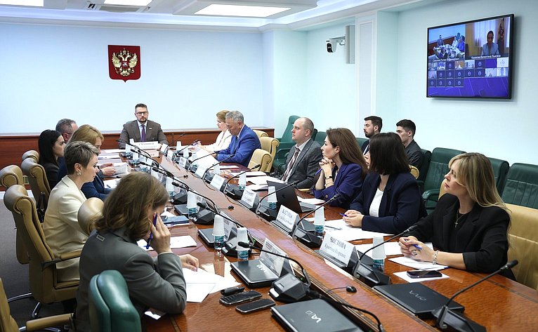 Круглый стол Комитета СФ по конституционному законодательству и государственному строительству «Законодательное обеспечение государственной миграционной политики Российской Федерации в 2025 году: состояние и перспективы»