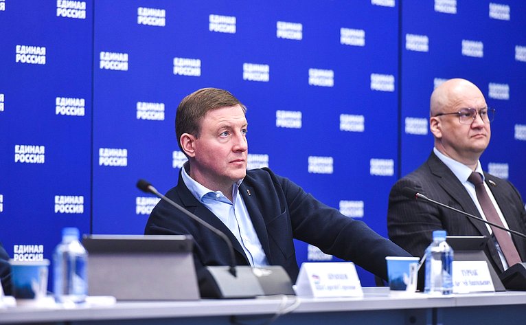 Первый заместитель Председателя Совета Федерации Андрей Турчак провел заседание федерального штаба по капитальному ремонту школ