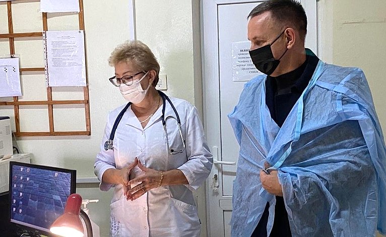 Олег Алексеев посетил районную больницу