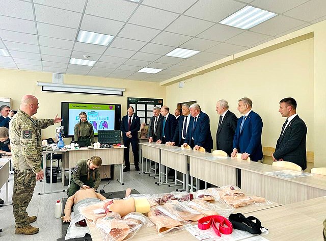 В рамках выездного заседания Комитета СФ по обороне и безопасности сенаторы посетили Центр военно-спортивной подготовки ВОИН