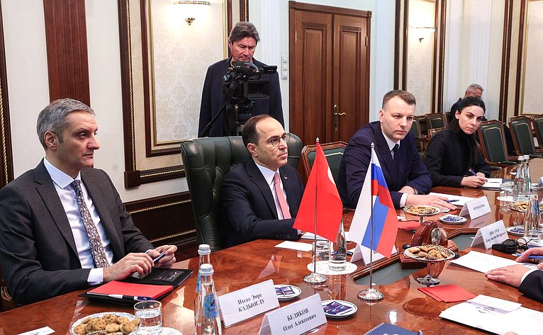 Константин Косачев провел встречу с Чрезвычайным и Полномочным послом Турецкой Республики в Российской Федерации Танжу Бильгичем