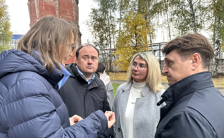 Сенаторы осмотрели площадки, отведенные под реализацию проектов комплексного развития территории и Церковь Иоанна Предтечи в Толчкове