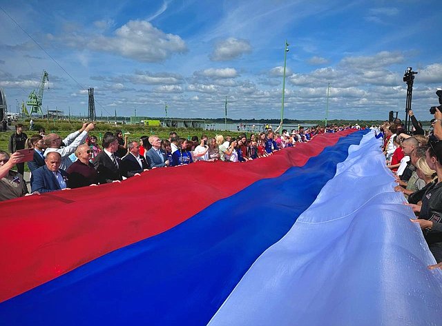 Александр Вайнберг принял участие во флешмобе «Цвета Родины», прошедшем в Нижнем Новгороде