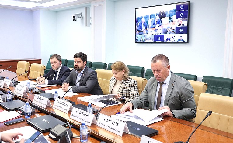 Круглый стол на тему «О стимулировании экспорта российской высокотехнологичной продукции и отечественных ИТ-решений»