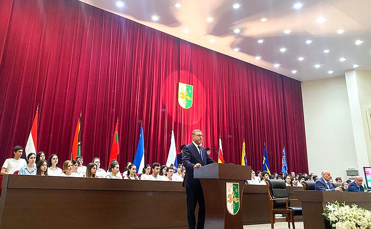 Делегации Совета Федерации приняла участие в праздничных мероприятиях по случаю 15- летия признания независимости Республики Абхазия