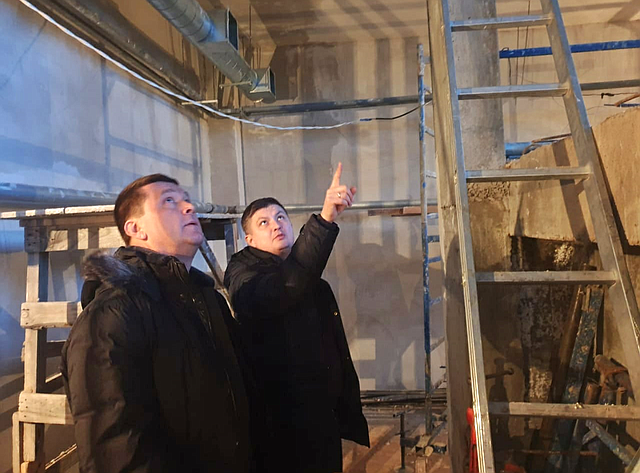 Андрей Чернышев проинспектировал строительство современного бассейна Братского государственного университета
