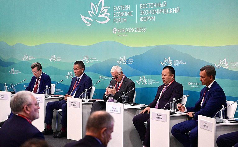 Первый заместитель Председателя СФ Андрей Яцкин выступил на сессии «Россия — Вьетнам», которая прошла в рамках Восточного экономического форума во Владивостоке