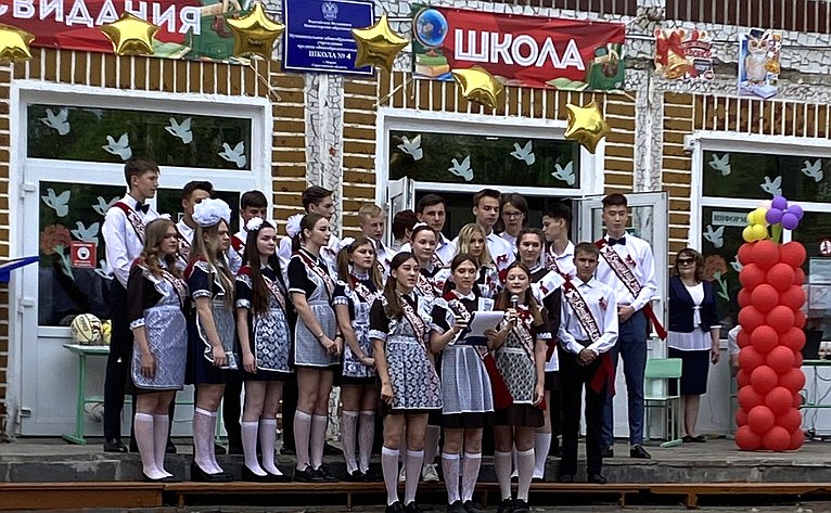 Праздник «Последний звонок» в школе № 4 г. Маркса