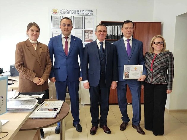 Николай Федоров посетил Ассоциацию юристов Чувашской Республики и провёл рабочую встречу с руководством организации