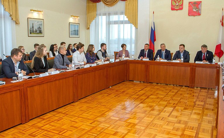 Заседание Дискуссионного клуба при Молодежном парламенте Вологодской области