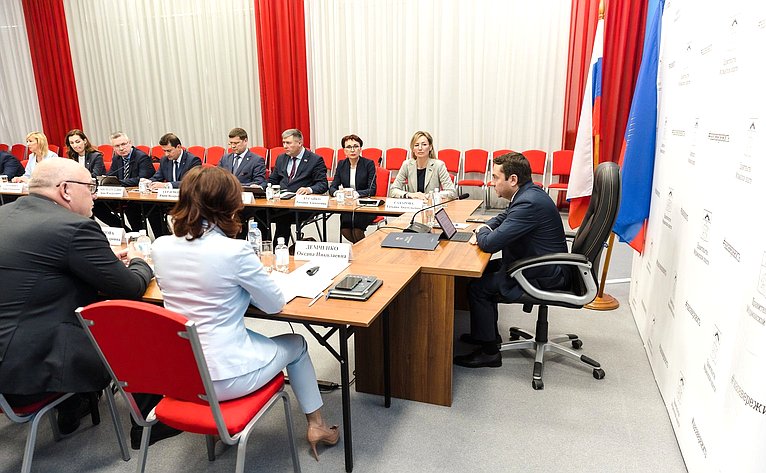 Татьяна Сахарова в рамках работы в регионе приняла участие в выездном заседании правительства области в Оленегорске