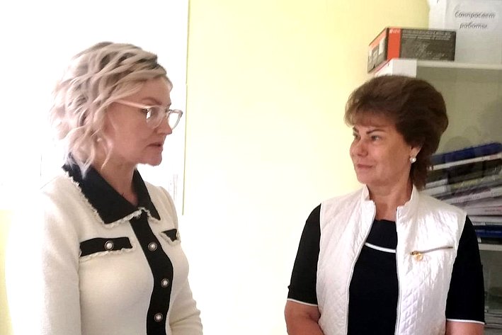 Татьяна Гигель встретилась с главным врачом Чойской районной больницы Татьяной Кандараковой
