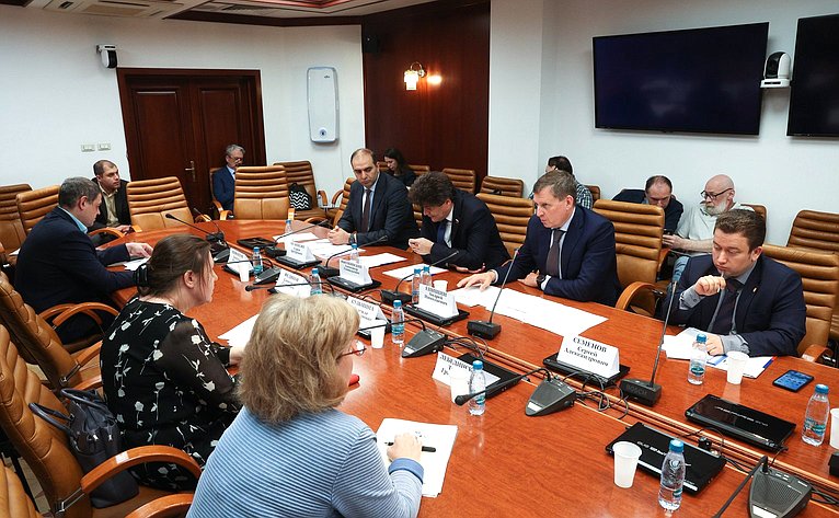 Совещание Комитета СФ по бюджету и финансовым рынкам «О совершенствовании налогового регулирования деятельности управляющих компаний в сфере ЖКХ»