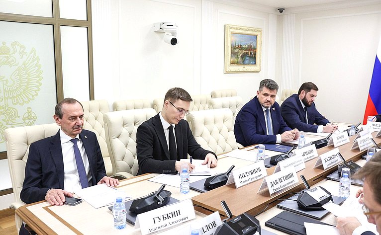 Круглый стол Комитета СФ по экономической политике на тему «Перспективы развития нефте- и газотранспортной инфраструктуры в Российской Федерации»