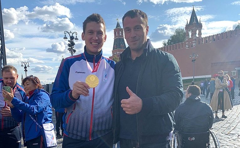 Эдуард Исаков принял участие в чествовании членов паралимпийской сборной России, которые вернулись с прошедших в Токио Паралимпийских игр